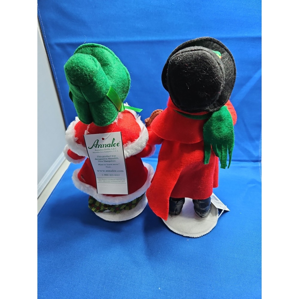 2 Annalee Christmas Carolers Man Woman Caroling Set 10" New 2016 - Picture 4 of 7